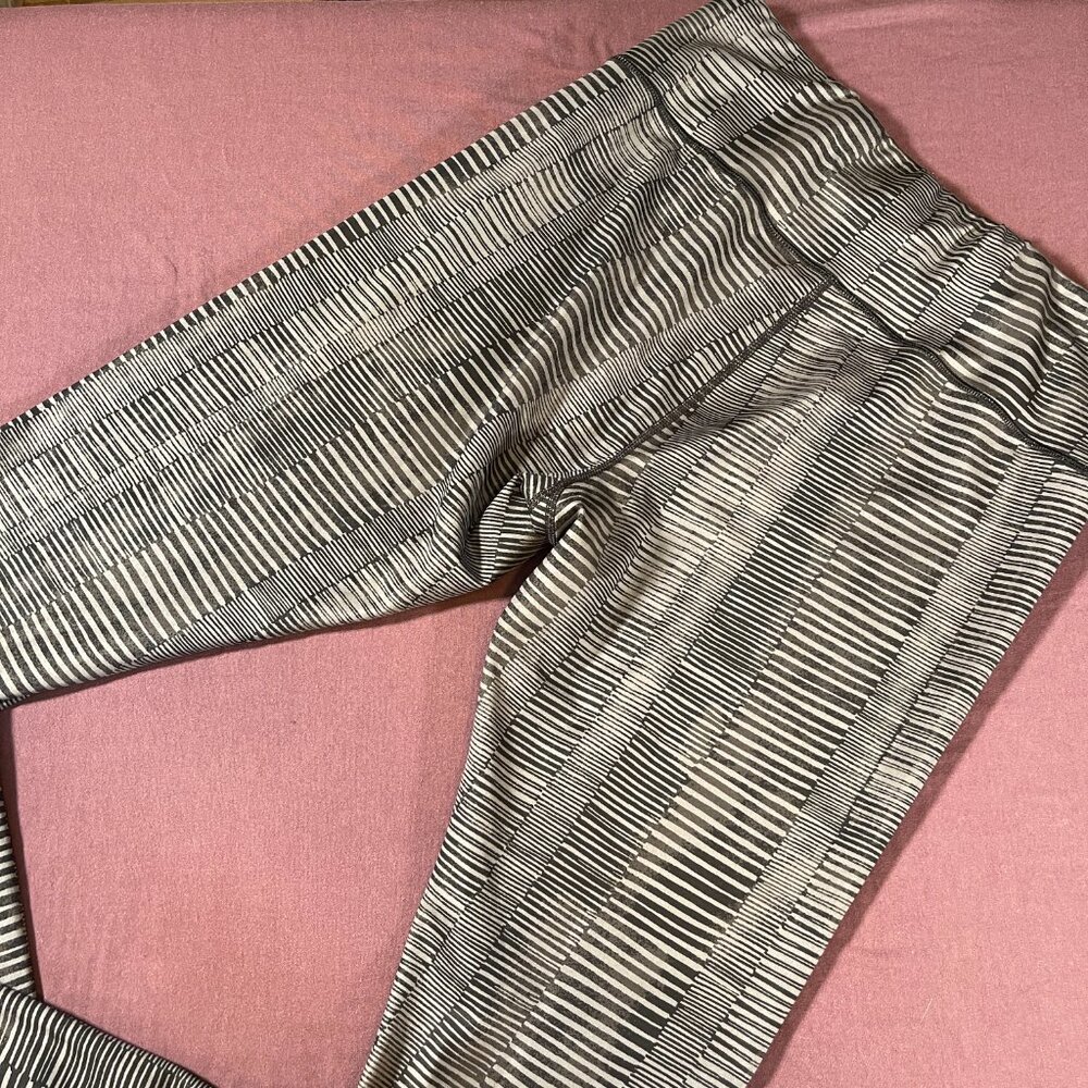Merrell 28" Inseam High Rise Gray stripped leggings with drawstring- Size Medium - Picture 8 of 8